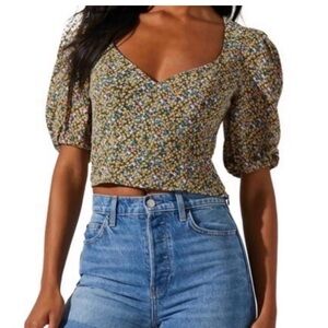 ASTR The Label crop blouse - Floral V-Neck Olive Lilac Ditsy Top